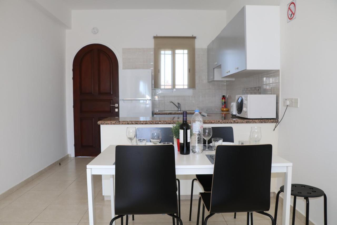 Cyking 2 Bed Apartment With Pool & 10 Min To Beach Paphos Buitenkant foto