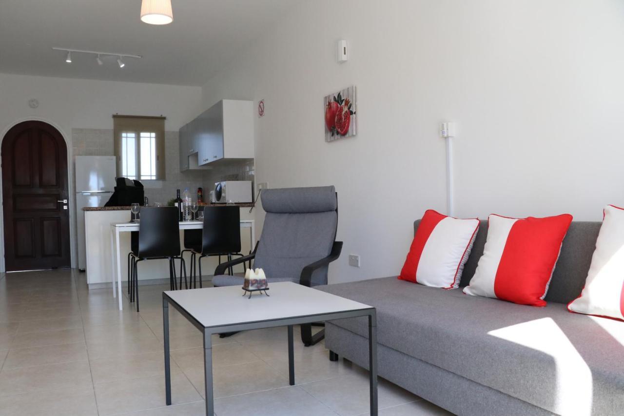 Cyking 2 Bed Apartment With Pool & 10 Min To Beach Paphos Buitenkant foto