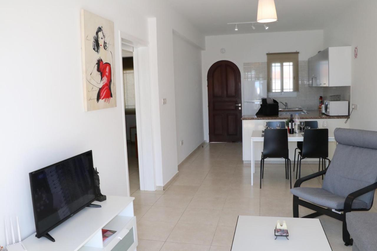 Cyking 2 Bed Apartment With Pool & 10 Min To Beach Paphos Buitenkant foto