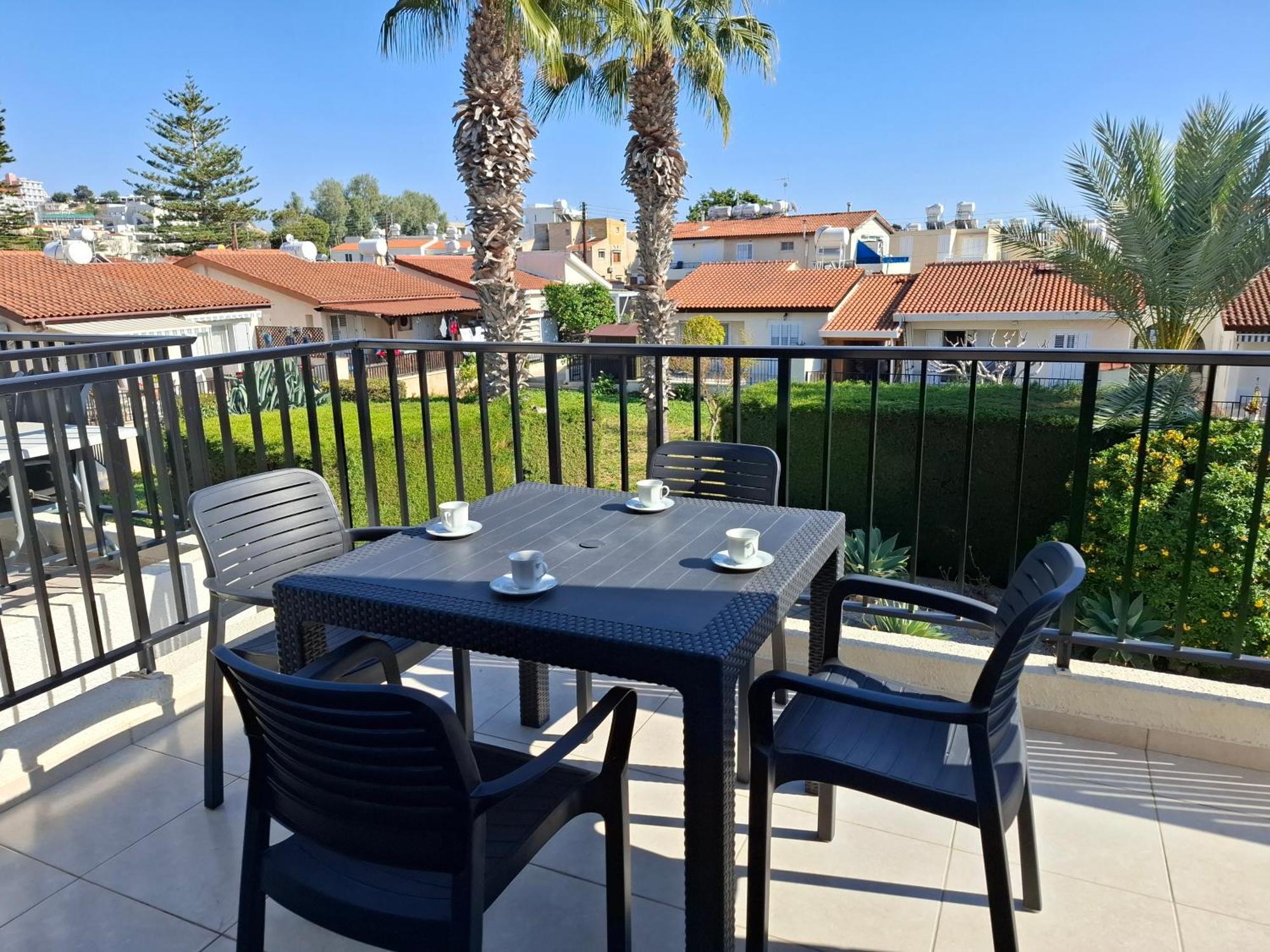 Cyking 2 Bed Apartment With Pool & 10 Min To Beach Paphos Buitenkant foto